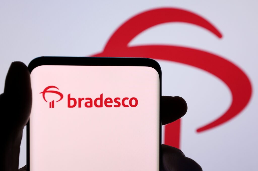 Bradesco vai encerrar home office para quase 900 funcionários em 2026