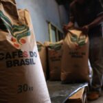 Preços globais do café despencam após Trump retirar tarifas sobre Brasil