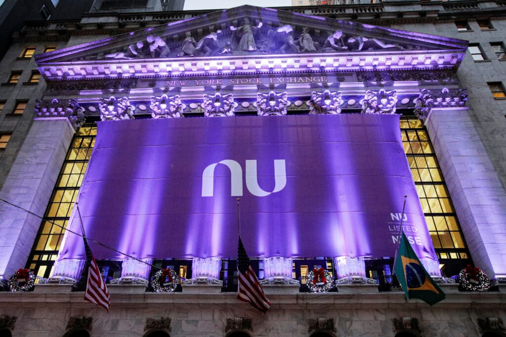 Nubank encerra remoto; funcionários relatam impactos e 14 demissões
