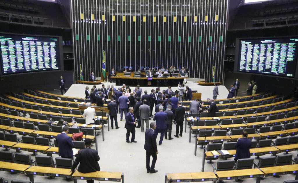 Congresso derruba veto de Lula e autoriza estados a usar compensação da reforma tributária para abater dívidas com a União