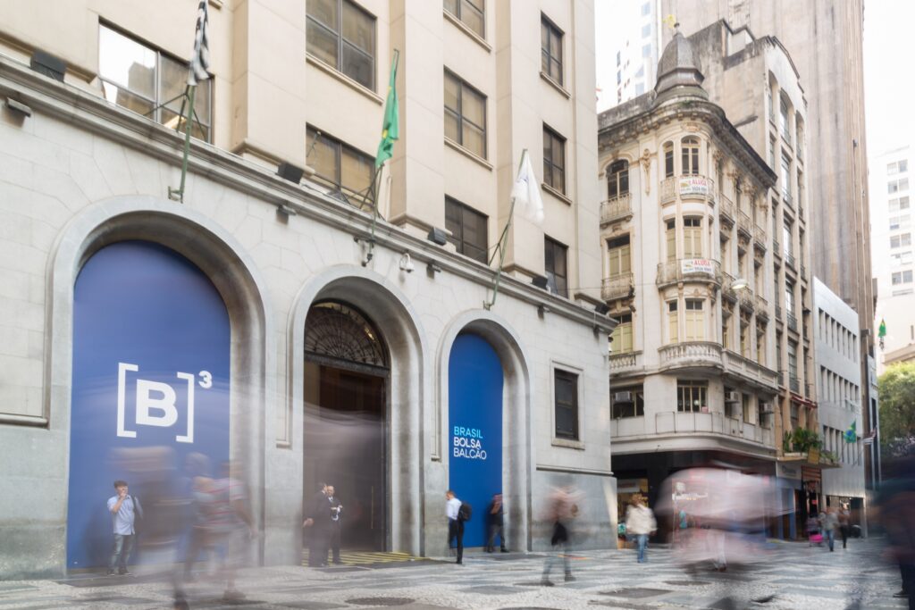 Adeus, B3: por que empresas estão deixando a bolsa mesmo com o Ibovespa em recorde?