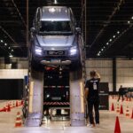 Salão do Automóvel 2025: público aprova test-drive do evento, apesar de ser limitado a 25 km/h; VÍDEO