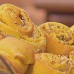 Receita Nosso Campo: aprenda a fazer um pão com cúrcuma e recheio de castanha de caju