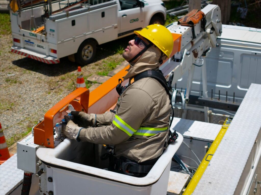 Aneel: conta de luz deve fechar 2025 com reajuste médio de 7%